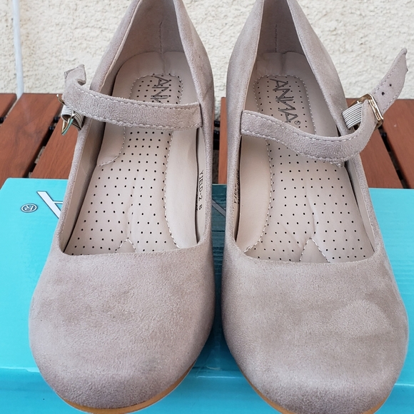 Taupe buckle wedges - Picture 2 of 3